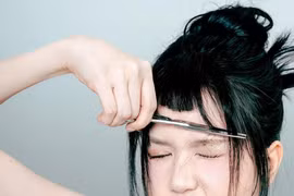 Ngọc Trinh cắt phăng tóc mái, gây bất ngờ với hình ảnh mới