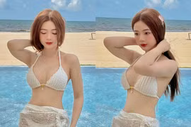 “Hot girl ảnh thẻ” khoe dáng nuột trong bikini nhỏ xíu bên hồ bơi