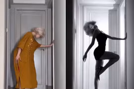 Trend “tắt đèn” khoe dáng cực cuốn khiến người xem không thể rời mắt