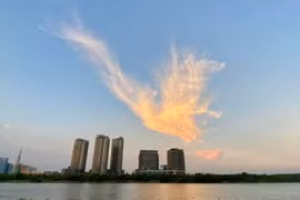 Xuất hiện đám mây “phượng hoàng lửa” trên bầu trời TP.HCM