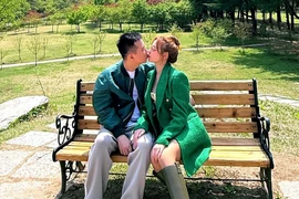 "Phú bà" Huyền Baby khoe khoảnh khắc môi chạm môi với ông xã