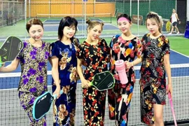 Diện outfit “bà thím” lên sân pickleball, người chơi gây bão mạng