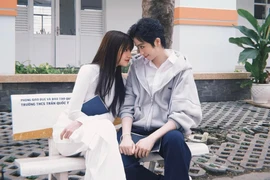 Xoài Non công khai hình ảnh ngọt ngào bên Gil Lê