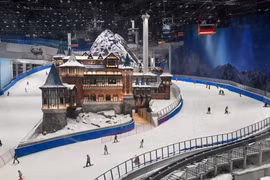 Khu trượt tuyết trong nhà lớn nhất thế giới khai trương 