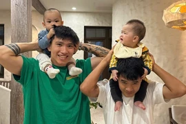 Màn “giao lưu” giữa con trai Văn Hậu và Đức Chinh hút nghìn like