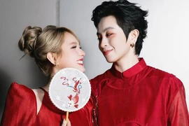 Xoài Non tung loạt ảnh tình bể bình với Gil Lê trên thảm đỏ