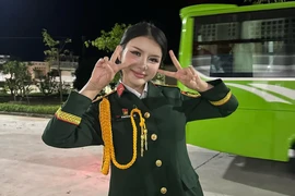 “Gái xinh lắc hông” Xuân Ca diện quân phục khiến netizen bất ngờ