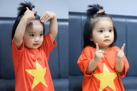 Con gái Khánh Thi - Phan Hiển mặc áo cờ đỏ sao vàng siêu cưng