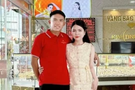 Cầu thủ U23 Việt Nam cưa đổ cô chủ tiệm vàng