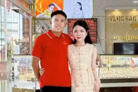 Cầu thủ U23 Việt Nam cưa đổ cô chủ tiệm vàng