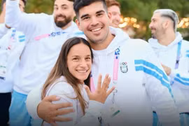 VĐV cầu hôn bạn gái ngay trước lễ khai mạc Olympic Paris 2024