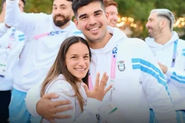 VĐV cầu hôn bạn gái ngay trước lễ khai mạc Olympic Paris 2024