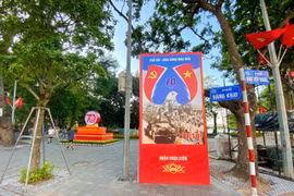 Hồ Gươm “khoác áo mới” chào mừng 70 năm ngày Giải phóng Thủ đô