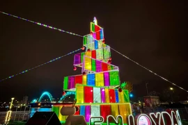 Cây thông Noel “không đụng hàng” tại Đà Nẵng khiến netizen mê mẩn