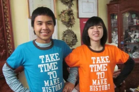 Bức ảnh huyền thoại anh em cùng thi Olympia khiến khán giả xúc động