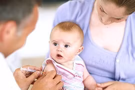 Bộ Y tế ban hành hướng dẫn sàng lọc trẻ trước khi tiêm chủng