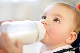 Trẻ bú bình dễ mắc chứng hẹp phì đại môn vị dạ dày