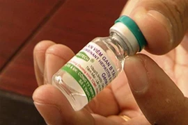 Ngừng lô vắc xin nghi gây tử vong trên toàn quốc