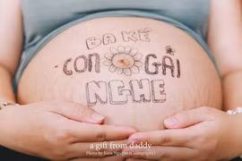 Bộ ảnh “ba kể con nghe” trên bụng bầu cực ấn tượng
