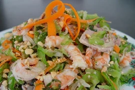 Đổi món với mướp đắng trộn củ kiệu tôm khô