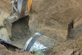 Vỡ đường ống nước sông Đà nước sạch được cấp trở lại 