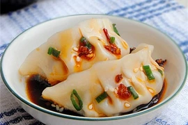 Làm sủi cảo chiên đón may mắn đầu năm