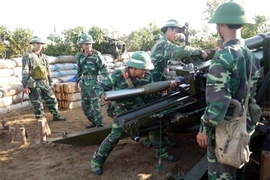 Bộ đội Việt Nam diễn tập bắn đạn thật