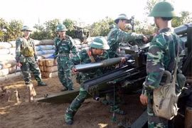 Bộ đội Việt Nam diễn tập bắn đạn thật