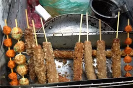 Sự thật nem chua rán, thịt xiên nướng có chất gây nghiện