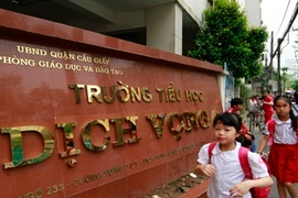 Tuyển sinh đầu cấp ở Hà Nội: Nhiều điểm nóng, quá tải
