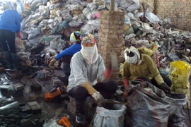 Cận cảnh ngôi làng có hàng trăm đứa trẻ nhiễm độc chì