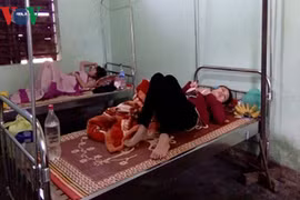 22 người ngộ độc sau dự tiệc khai trương nhà hàng