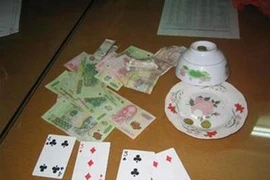 Bắt quả tang hiệu trưởng đánh bạc