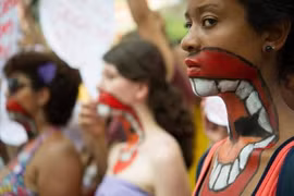 Truy tìm 30 người đàn ông trong vụ cưỡng bức tập thể