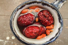 Dưỡng họng, giữ thanh cho giáo viên, ca sĩ bằng trà táo đỏ