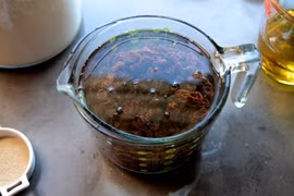 Bài thuốc nho khô ngâm nước tẩy sạch gan chỉ 2 ngày 