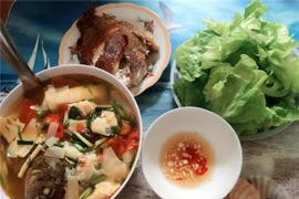 10 mâm cơm chiều dưới 30.000 đồng cho ngày kẹt tiền