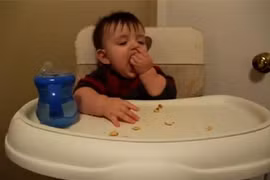 Bó tay con học kiểu mèo ăn rác trong sọt 