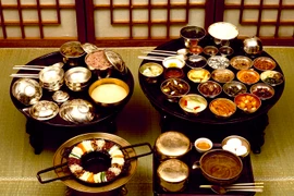 Món ăn hoàng gia xa hoa, độc lạ trên khắp thế giới