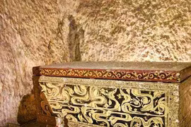 Bia mộ cảnh báo “đừng đào bới”, chuyên gia phớt lờ và cái kết 