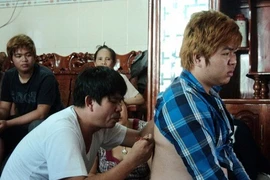 Thực hư chuyện “cháu Ngọc Hoàng” chữa bệnh bằng nước lã và nhang