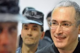 Cựu tài phiệt Nga Khodorkovsky ra tù, bay tới Đức