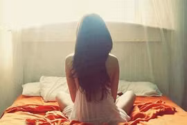 Đàn bà: đừng vội cởi cúc áo