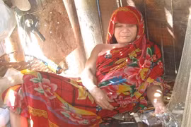 “Dị nhân” 40 năm không mặc quần áo, không tắm