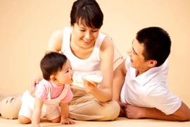 Chết cười chuyện bố đoảng “đánh rơi” con