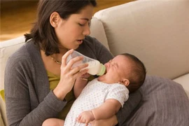 Mẹ chồng chuyên vơ của cháu nội cho cháu ngoại