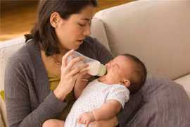 Mẹ chồng chuyên vơ của cháu nội cho cháu ngoại