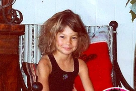 Ảnh hiếm: Thời thơ ấu của siêu “chân dài” đình đám