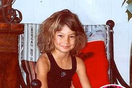 Ảnh hiếm: Thời thơ ấu của siêu “chân dài” đình đám