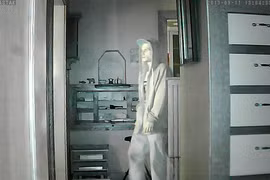 Hoảng vía “ma” đi ăn trộm…